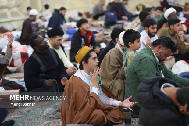 برکت معنوی اعتکاف به واسطه اقتصاد خودکفای معتکفین؛ کنش جمعی خودگردان