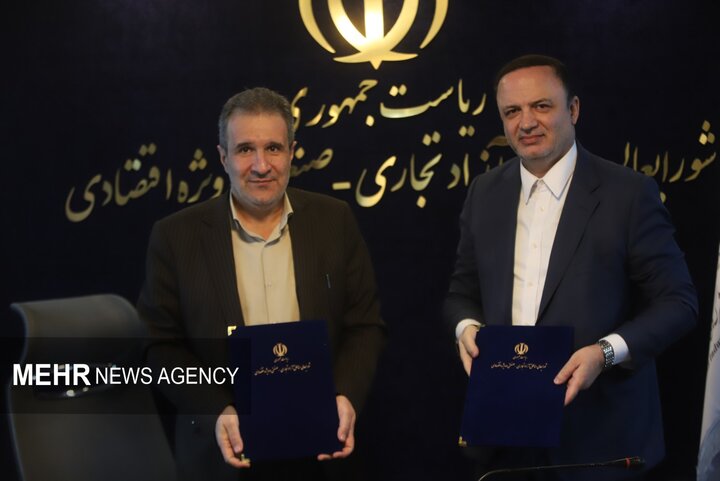 تفاهم‌نامه همکاری دبیرخانه مناطق آزاد و سازمان صنایع کوچک امضا شد