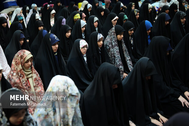 اعتکاف دانش آموزی در فاطمیه بزرگ تهران