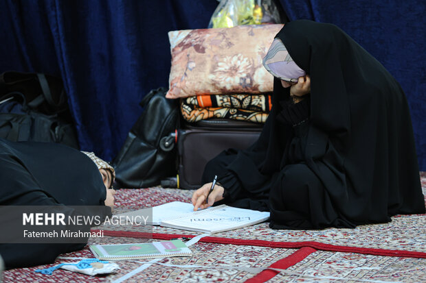 اعتکاف دانش آموزی در فاطمیه بزرگ تهران