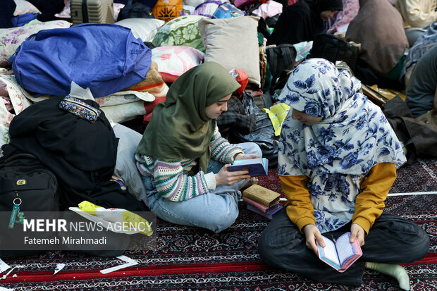 اعتکاف دانش آموزی در فاطمیه بزرگ تهران