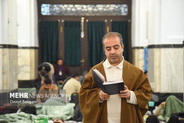مراسم معنوی اعتکاف در حرم رضوی