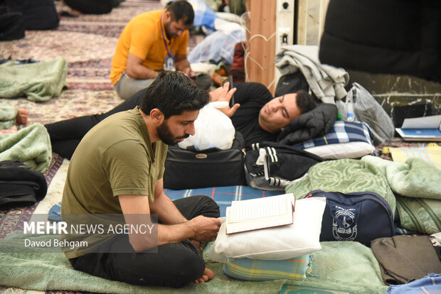 مراسم معنوی اعتکاف در حرم رضوی