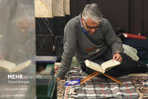 مراسم معنوی اعتکاف در حرم رضوی