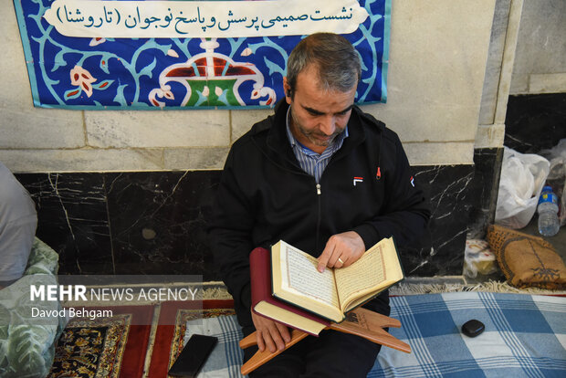 مراسم معنوی اعتکاف در حرم رضوی