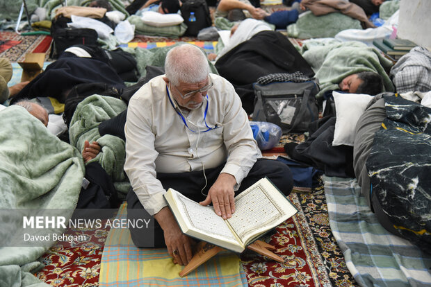 مراسم معنوی اعتکاف در حرم رضوی