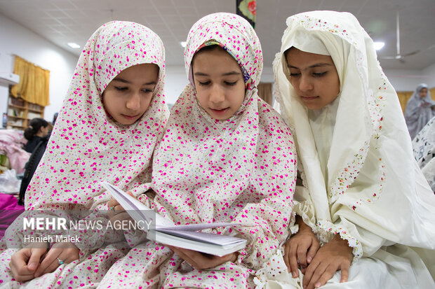 حضور پرشور دختران دهه نودی زابل در مراسم اعتکاف ۱۴۰۴