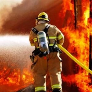 وقوع آتش سوزی سنگین در مجتمع مسکونی خیابان میر؛ احتمال مصدومیت ساکنان