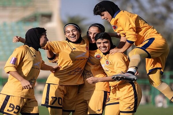 فوتبال زنان و چند پرسش در مورد یک تیم/ قهرمانی‌های تکراری خوب یا بد؟