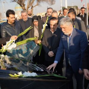 وزیر فرهنگ و ارشاد اسلامی به مقام شامخ شهدای قزوین ادای احترام کرد