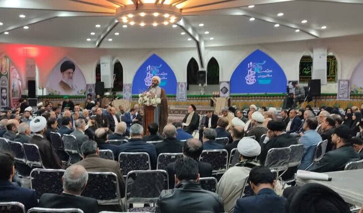 نشان «ناخدا عباس دریانورد» به پژوهشگر آیین‌های حسینی اهدا شد