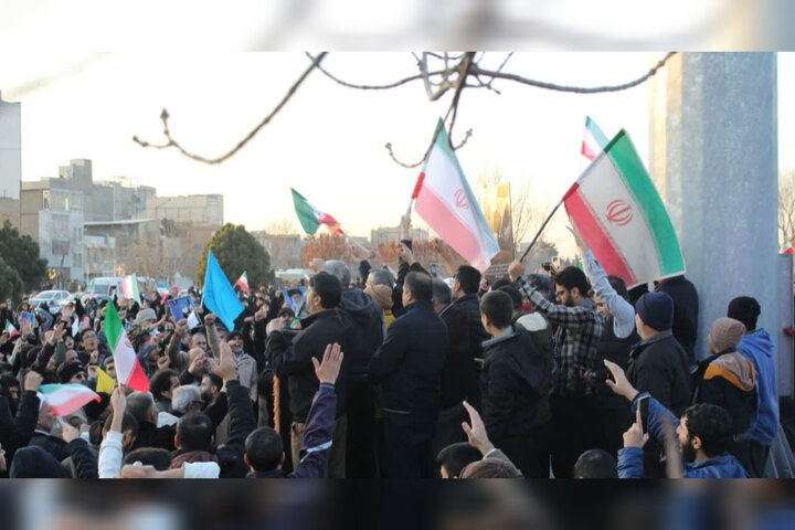 اجتماع بزرگ مردم مشهد در میدان فجر