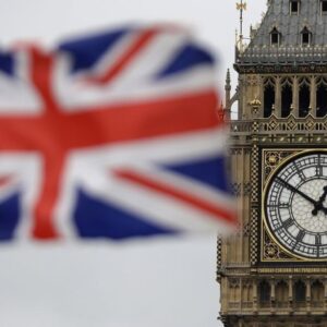 افت اشتغال و کندی رشد دستمزدها در انگلیس