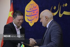 امضای تفاهمنامه احداث صنایع فولاد ونیروگاه بین استانداری خوزستان و چین