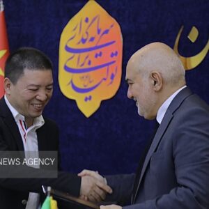 امضای تفاهمنامه احداث صنایع فولاد ونیروگاه بین استانداری خوزستان و چین