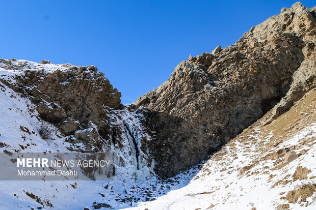 آبشار یخ زده «سردابه» اردبیل