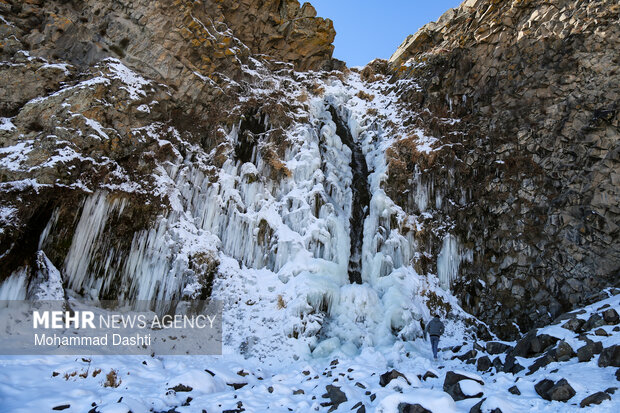 آبشار یخ زده «سردابه» اردبیل
