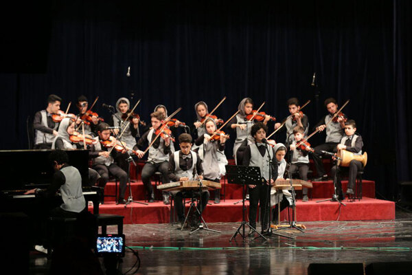 کودکان و نوجوانان چراغ اجراهای موسیقی فجر را روشن می‌کنند