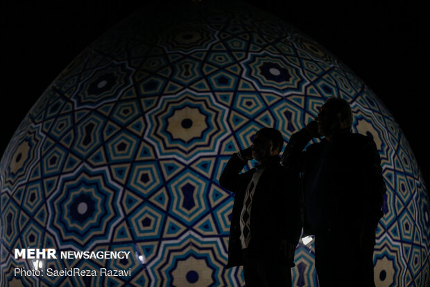 طنین بانگ «الله‌اکبر»و نورافشانی آسمان استان تهران در شب پیروزی انقلاب