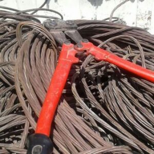 ۱۰۰ کیلو کابل برق مسروقه از مخفیگاه سارق در نجف آباد کشف شد