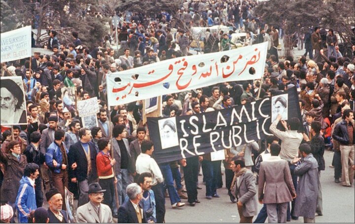 انقلاب،واکنشی سنتی به نوسازی نبود/احیای تمدن، کپی‌برداری از گذشته نیست