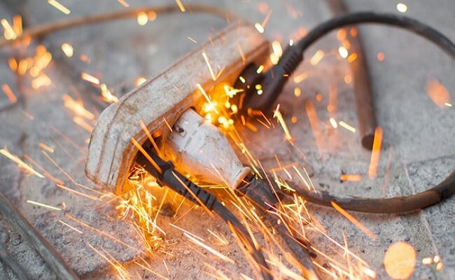 علیزاده:برق‌گرفتگی بیشترین عامل حوادث مرگبار مرکزی است