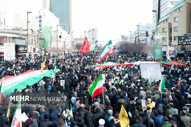 ۲۲ بهمن؛ تجلی قدرت پشتوانه مردمی انقلاب در برابر جنگ ترکیبی دشمن