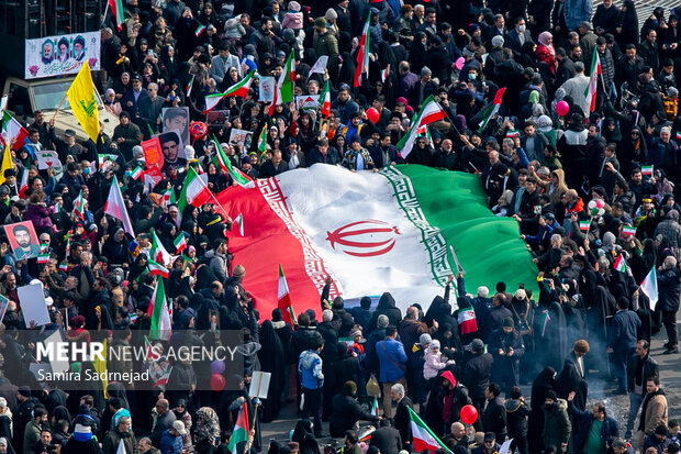 امام جمعه و استاندار کرمان مردم را به راهپیمایی ۲۲ بهمن فرا خواندند