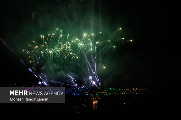 طنین‌انداز شدن نوای الله اکبر و نورافشانی آسمان کرمانشاه