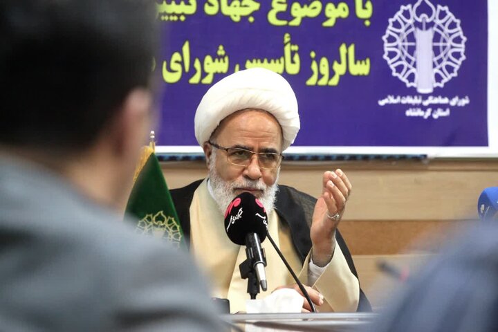 امام جمعه کرمانشاه: ۲۲ بهمن روز شکستن گردن مستکبران و ظالمان است