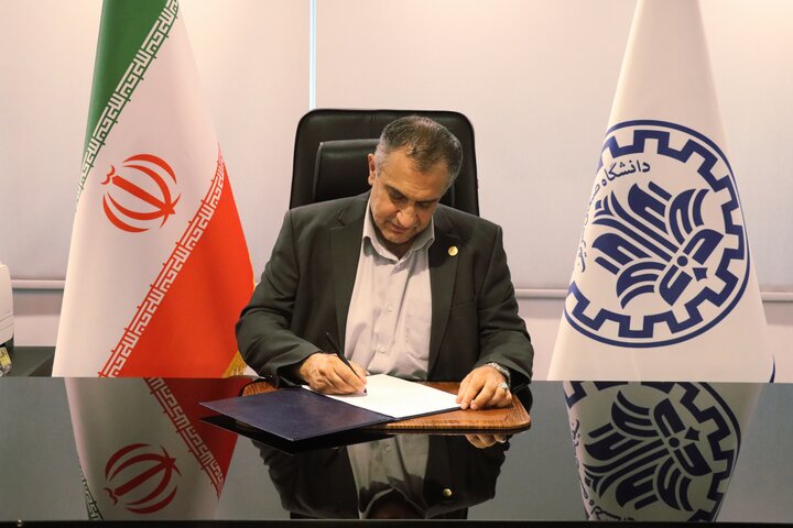 رئیس دانشگاه شریف: انقلاب اسلامی زمینه‌ساز رشد و بالندگی کشور شد