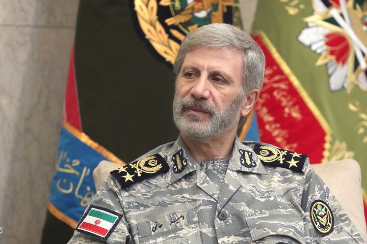 سرلشکر حاتمی: دیپلماسی و دفاع در یک میدان مشترک هستند