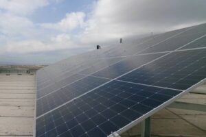 افتتاح نیروگاه خورشیدی در سمنان با حضور وزیر دادگستری