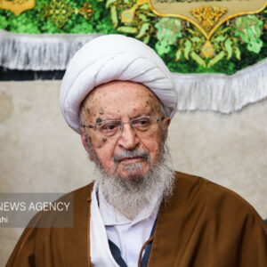 مردم به عنوان عبادت در راهپیمایی۲۲ بهمن شرکت کنند