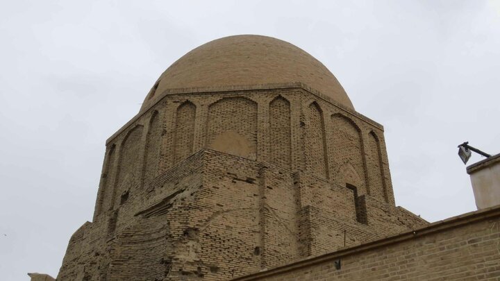 مسجد جامع اصفهان در دوگانه منشأ رطوبت؛ خط ۲ مترو یا شبکه فرسوده آب