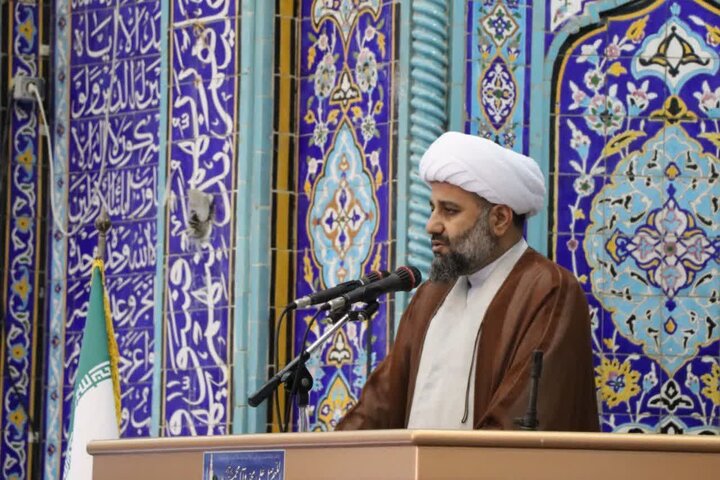 امام جمعه خارگ: حضور مردم در ۲۲ بهمن نشان‌دهنده اقتدار بود