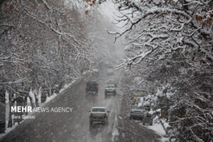 آخرین وضعیت جوی جاده‌های کشور؛ بارش برف و باران در محورهای ۱۸ استان