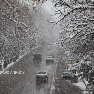 آخرین وضعیت جوی جاده‌های کشور؛ بارش برف و باران در محورهای ۱۸ استان