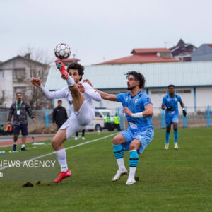 برد چادرملو مقابل پیکان در نیمه نخست