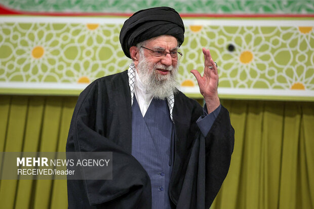 با لبیک به فرمان رهبری، دشمن را مأیوس خواهیم کرد