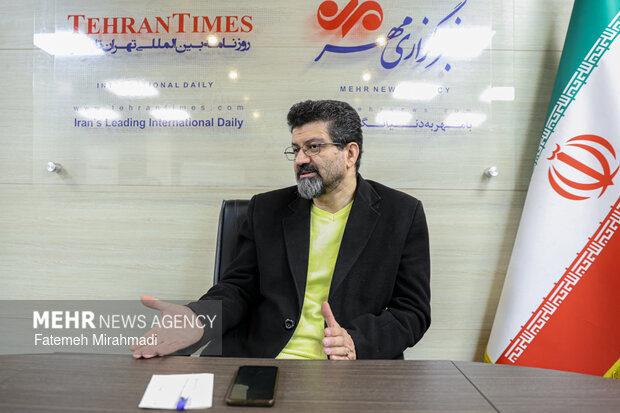 ۱۳۵۷ پایان یک مسیر است نه آغاز آن/ حافظه ادبی ایرانیان انقلابی نیست