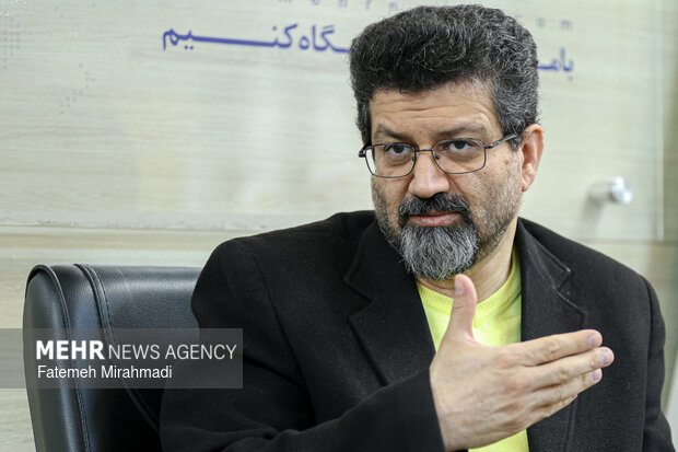 ۱۳۵۷ پایان یک مسیر است نه آغاز آن/ حافظه ادبی ایرانیان انقلابی نیست