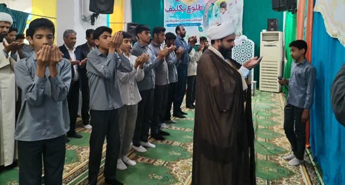 برگزاری جشن تکلیف ۹۳ دانش‌آموز رودانی در جوار امامزاده شاه قطب‌الدین