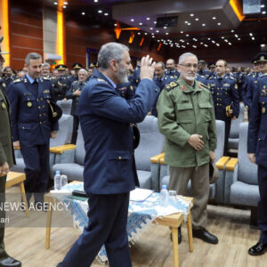 دیدار فرماندهان و کارکنان نیروهای هوایی و پدافند هوایی با رییس ستاد کل