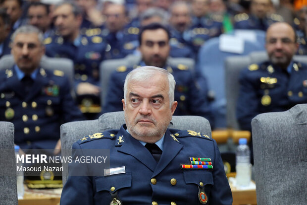 دیدار فرماندهان و کارکنان نیروی هوایی و پدافند هوایی با رییس ستاد کل نیروهای مسلح