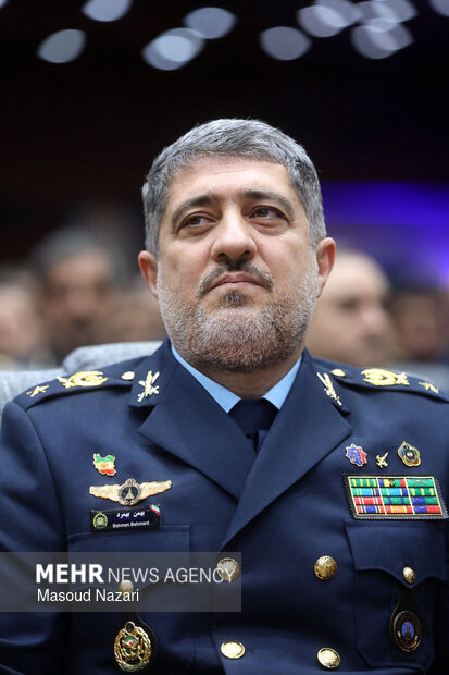 دیدار فرماندهان و کارکنان نیروی هوایی و پدافند هوایی با رییس ستاد کل نیروهای مسلح