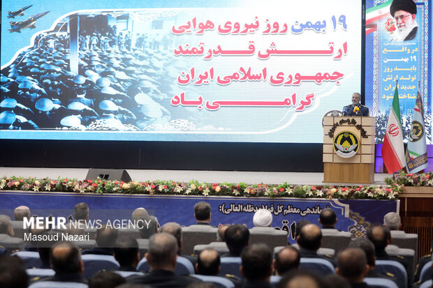 دیدار فرماندهان و کارکنان نیروی هوایی و پدافند هوایی با رییس ستاد کل نیروهای مسلح