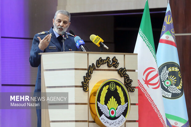 دیدار فرماندهان و کارکنان نیروی هوایی و پدافند هوایی با رییس ستاد کل نیروهای مسلح