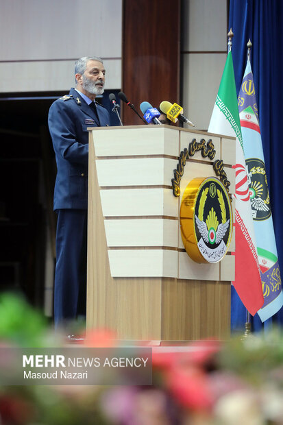 دیدار فرماندهان و کارکنان نیروی هوایی و پدافند هوایی با رییس ستاد کل نیروهای مسلح