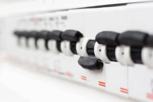 فرمانده انتظامی کردستان: ۲ هزار و ۴۰۱ عدد فیوز برق قاچاق کشف شد